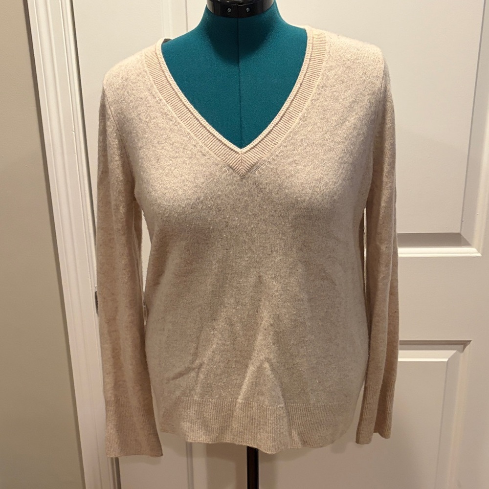 V-Neck Cream Cashmere sweater